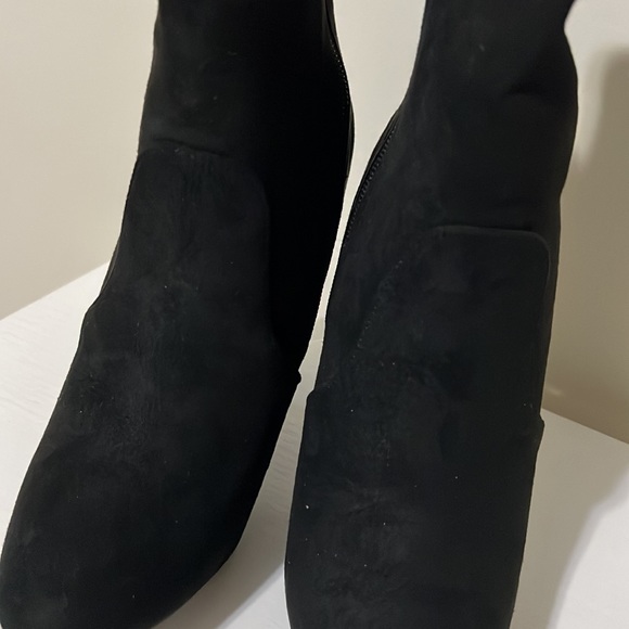 Clear Heel Booties 🌺 - Picture 9 of 11